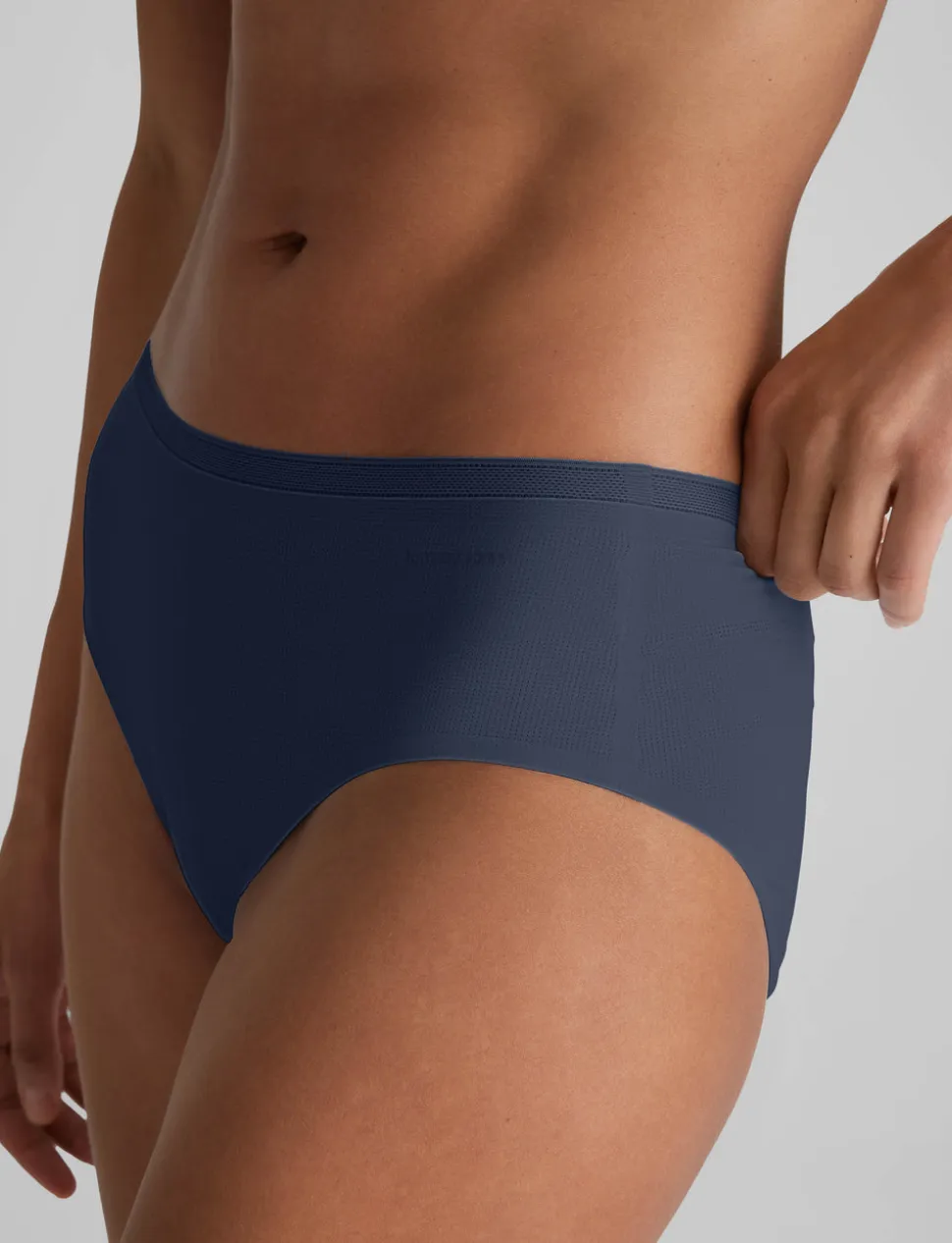 Women's Air Brief