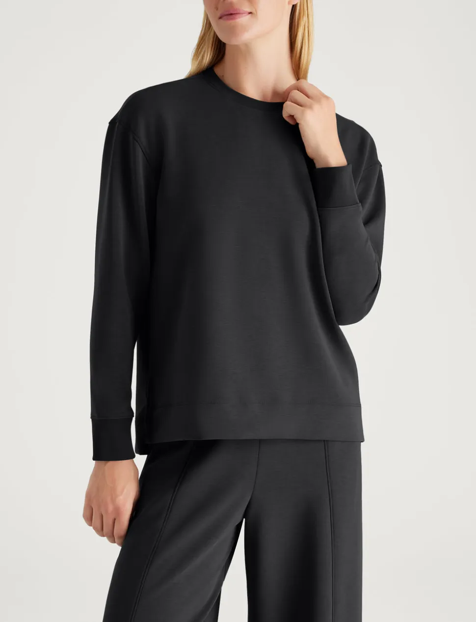 Women's Luxe Traveler Knit Long Sleeve Crew Neck