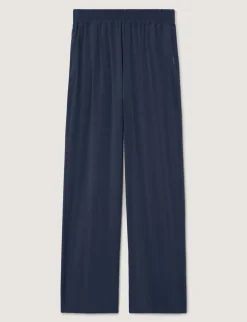 Women's Luxe Traveler Woven Pant