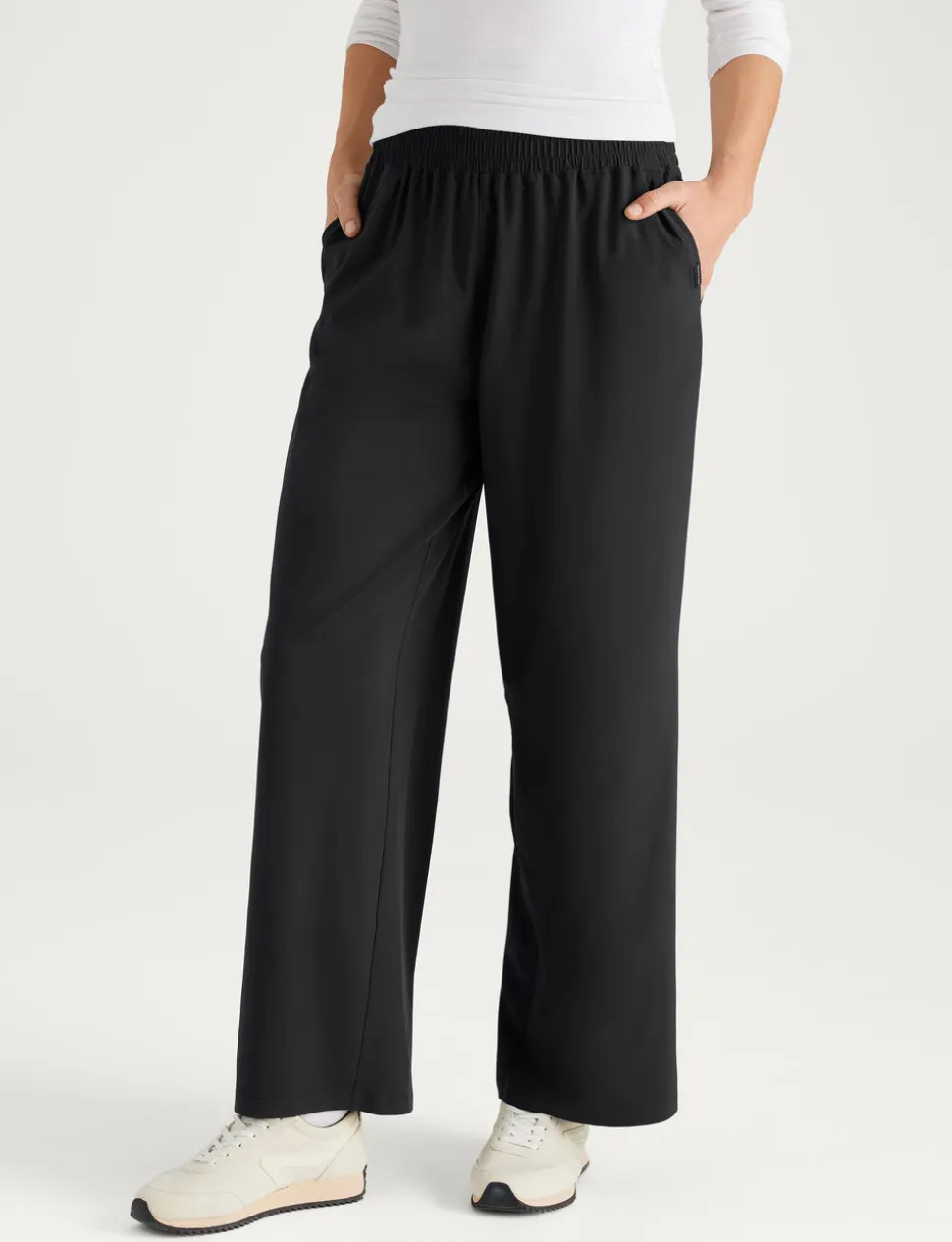 Women's Luxe Traveler Woven Pant