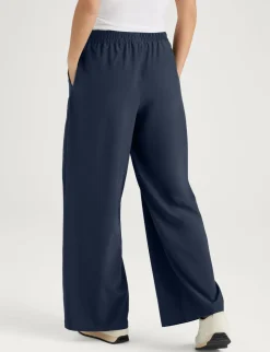 Women's Luxe Traveler Woven Pant